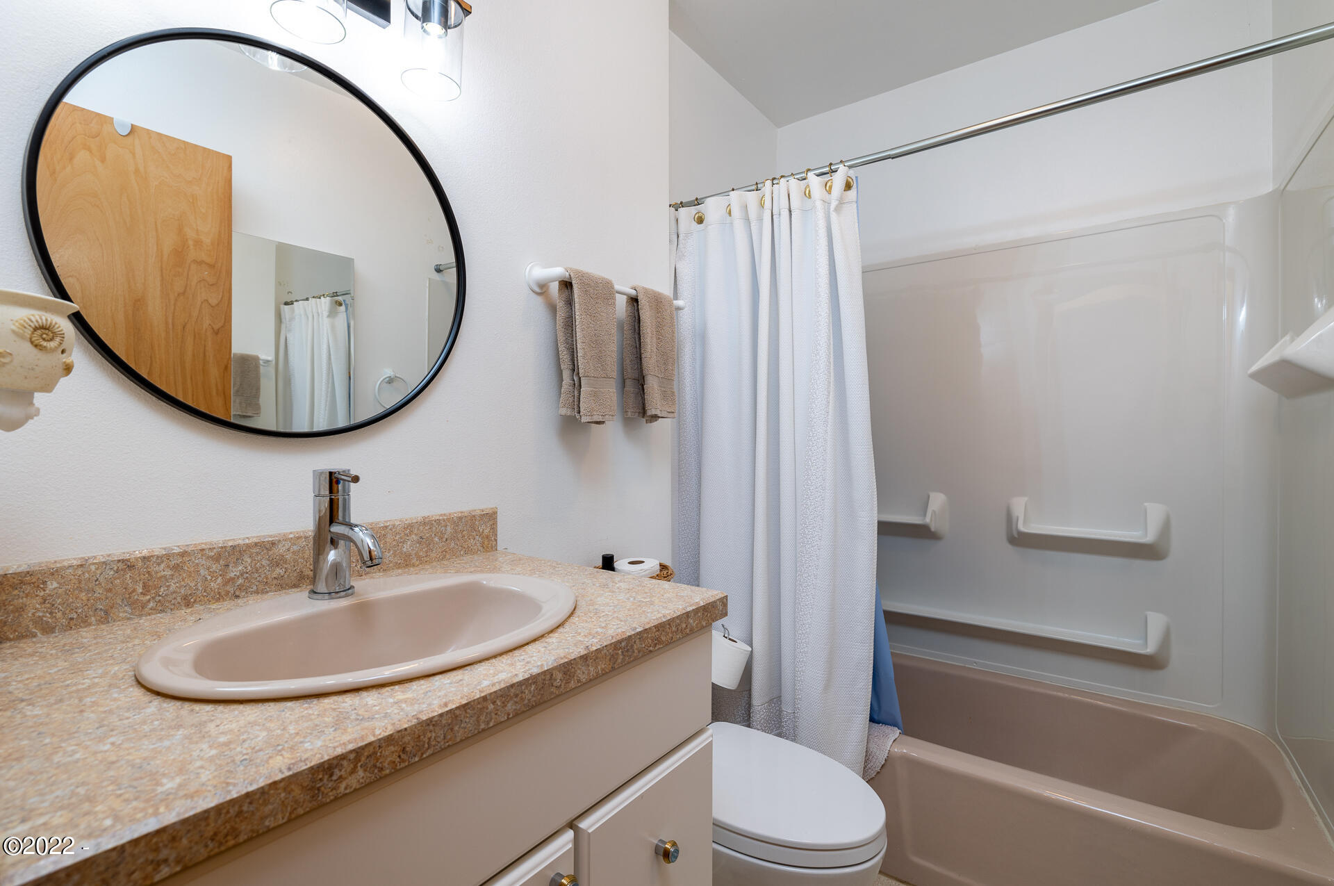 3098 Northeast Johns Loop Neotsu, OR 97364 - Photo 24 of 35 Bathroom 3