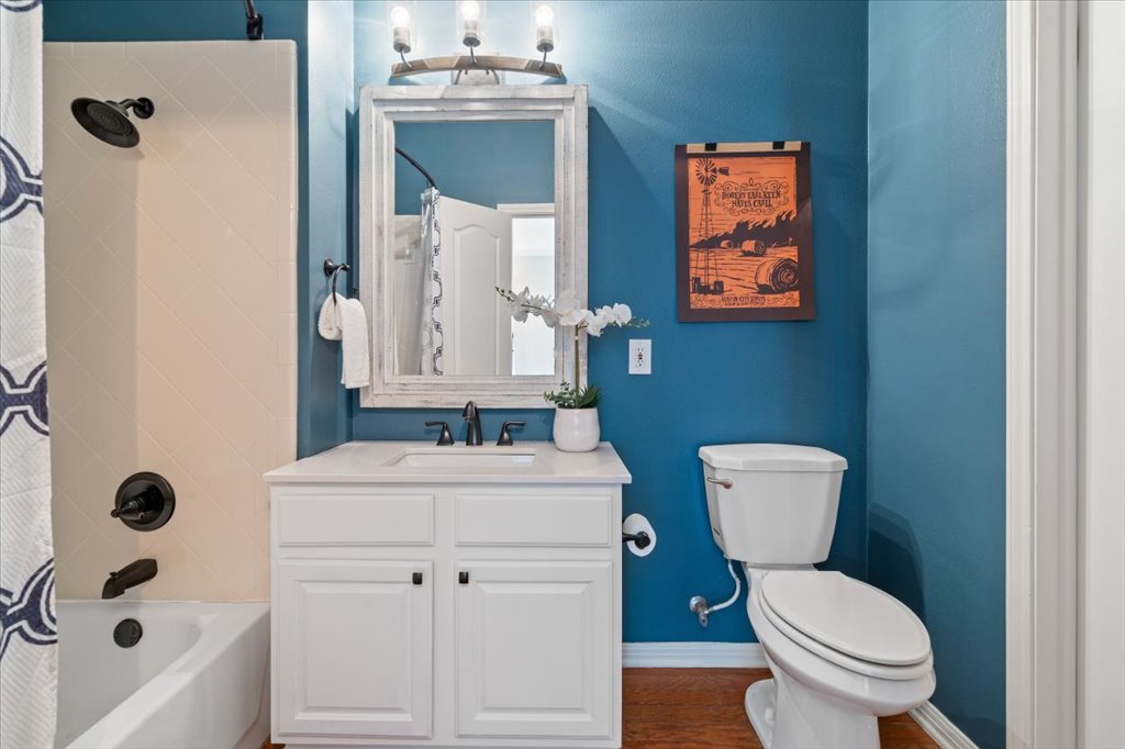 239 Witte Road Kyle, TX 78640 - Photo 10 of 38 Full bathroom on first floor