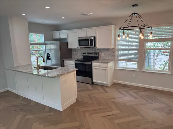$2,100 | 1604 West 40th Street, Unit B, Austin, TX 78756