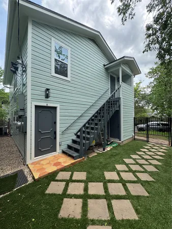 $2,100 | 1604 West 40th Street, Unit B, Austin, TX 78756
