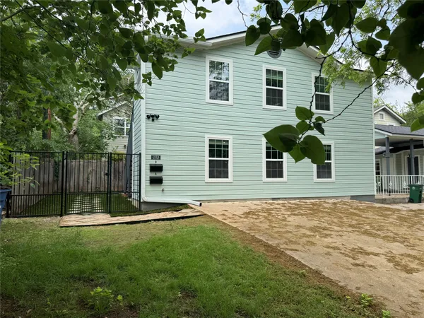 $2,100 | 1604 West 40th Street, Unit B, Austin, TX 78756