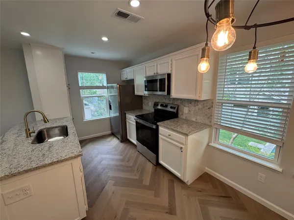 $2,100 | 1604 West 40th Street, Unit B, Austin, TX 78756