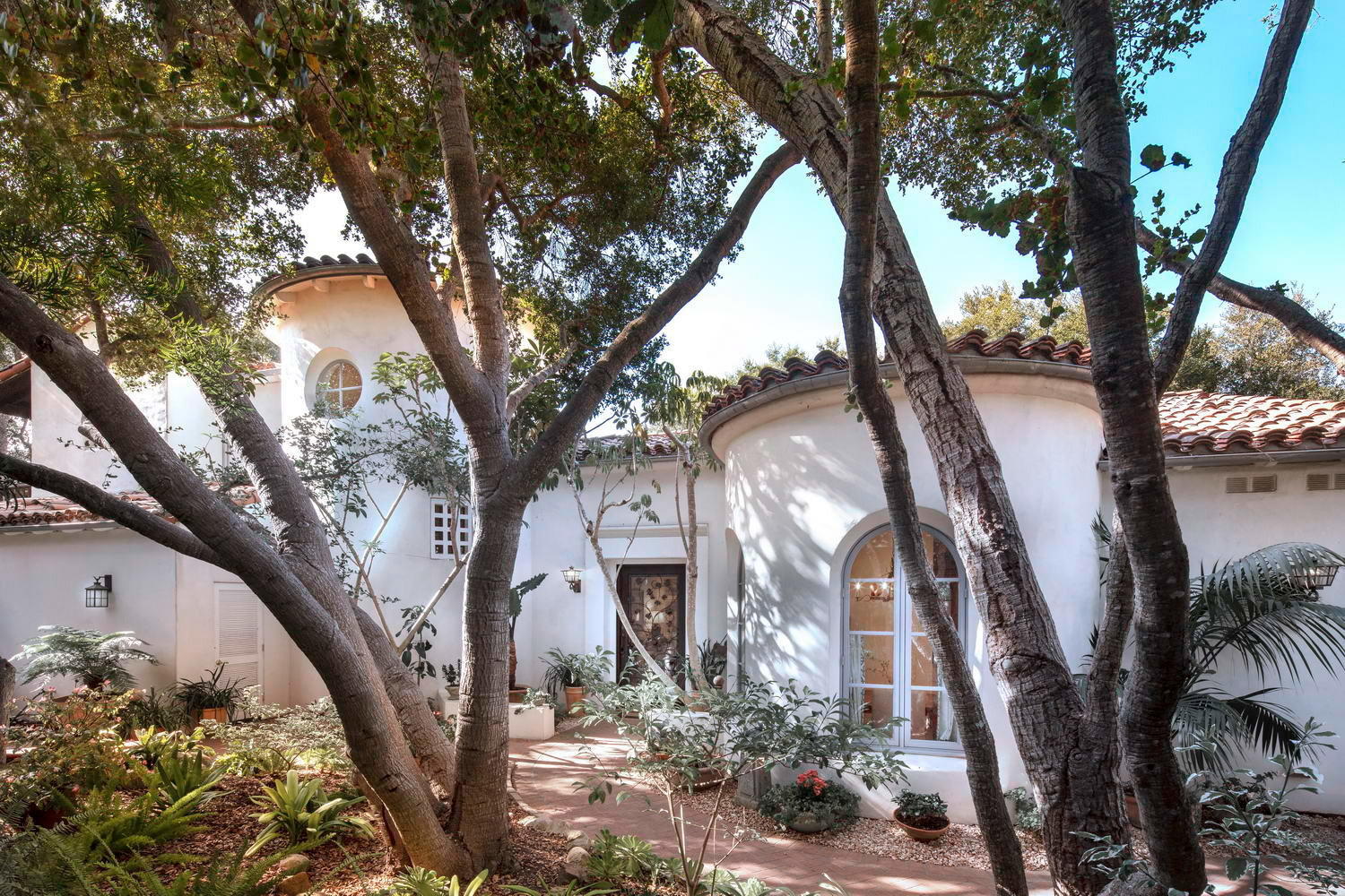 464 Meadowbrook Drive Montecito, CA 93108 - Photo 3 of 21 Front