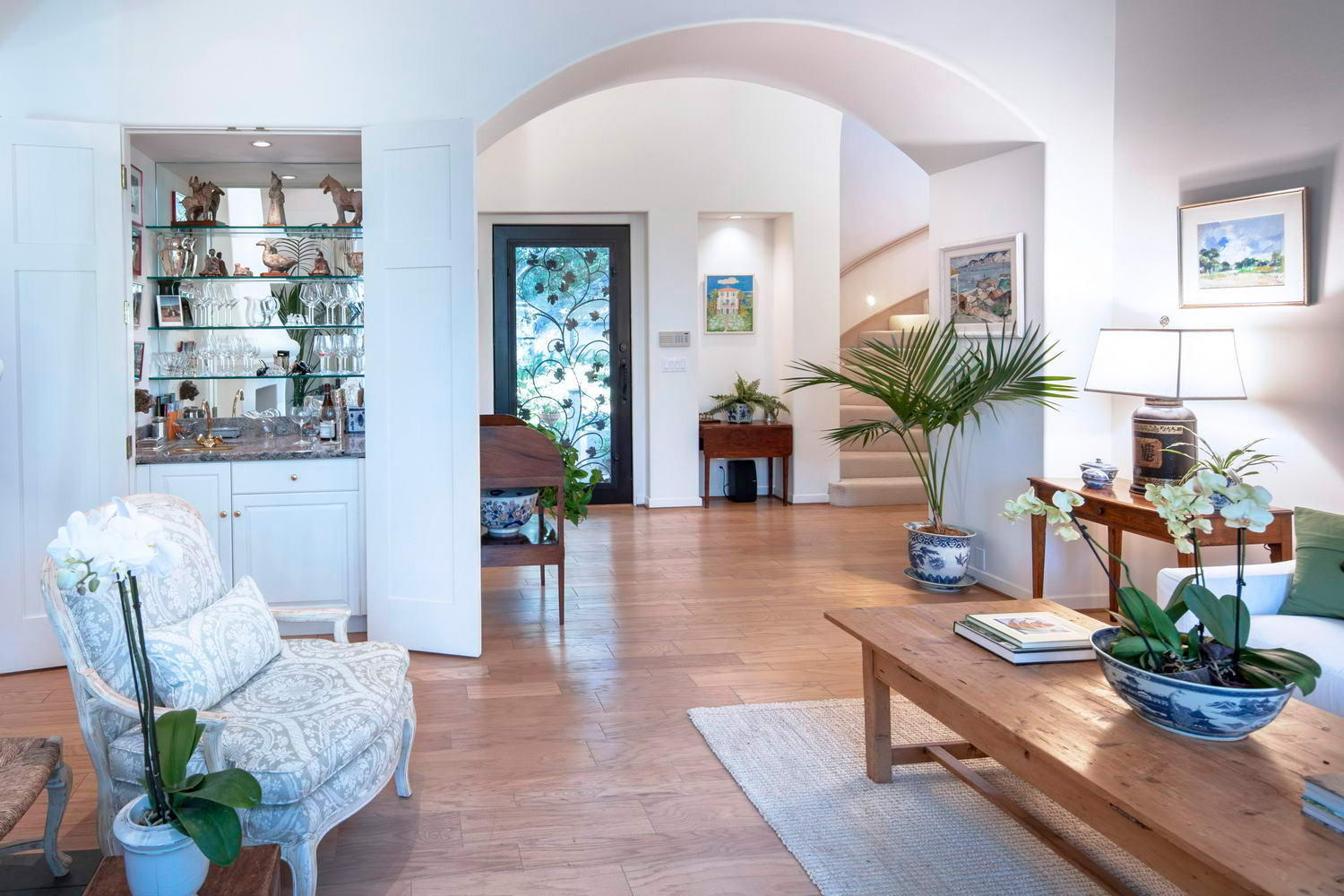 464 Meadowbrook Drive Montecito, CA 93108 - Photo 7 of 21 Living Room