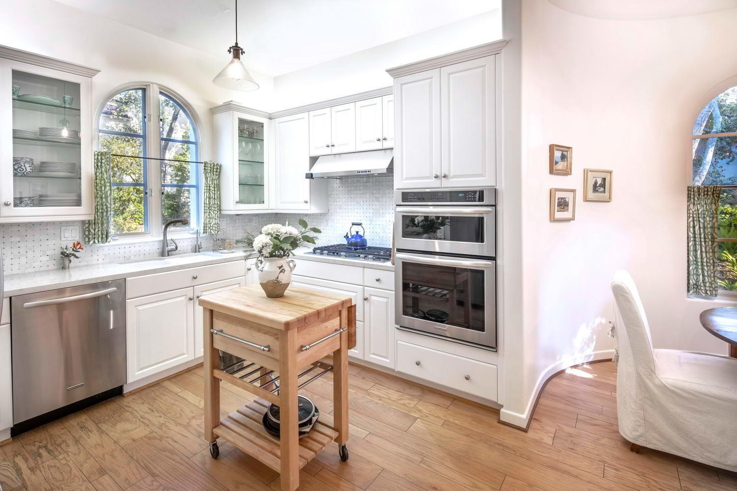 464 Meadowbrook Drive Montecito, CA 93108 - Photo 10 of 21 Kitchen