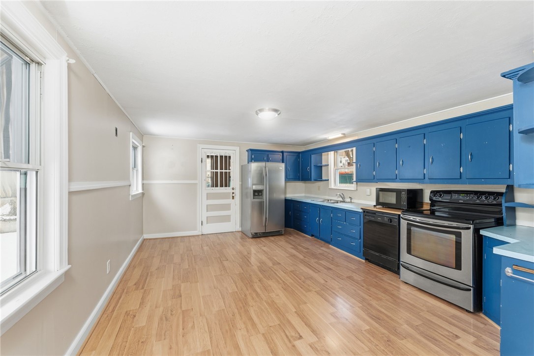 92 Rockland Avenue Woonsocket, RI 02895 - Photo 17 of 43