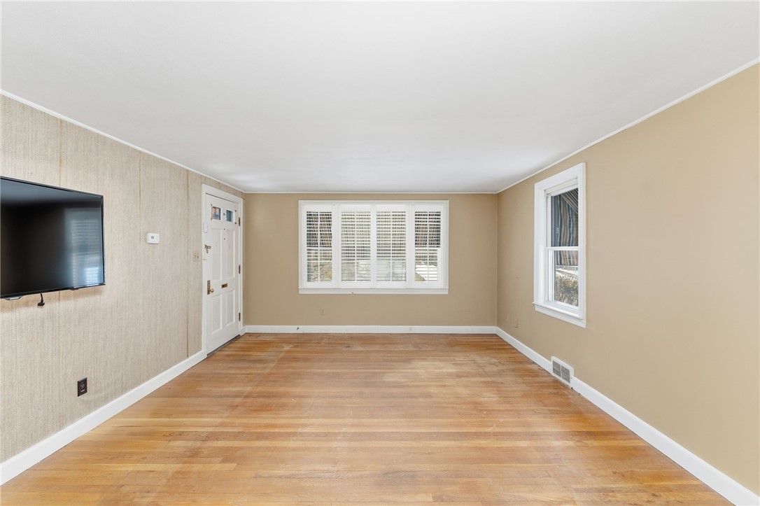 92 Rockland Avenue Woonsocket, RI 02895 - Photo 19 of 43