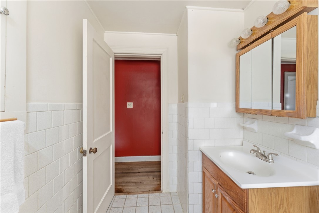 92 Rockland Avenue Woonsocket, RI 02895 - Photo 26 of 43