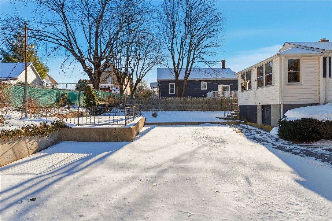 92 Rockland Avenue Woonsocket, RI 02895 - Photo 7 of 43