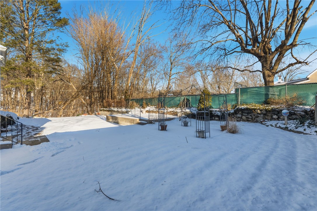 92 Rockland Avenue Woonsocket, RI 02895 - Photo 10 of 43