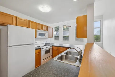 $235,000 | 1009 Summit Avenue, Unit 6, Stoughton, WI 53589
