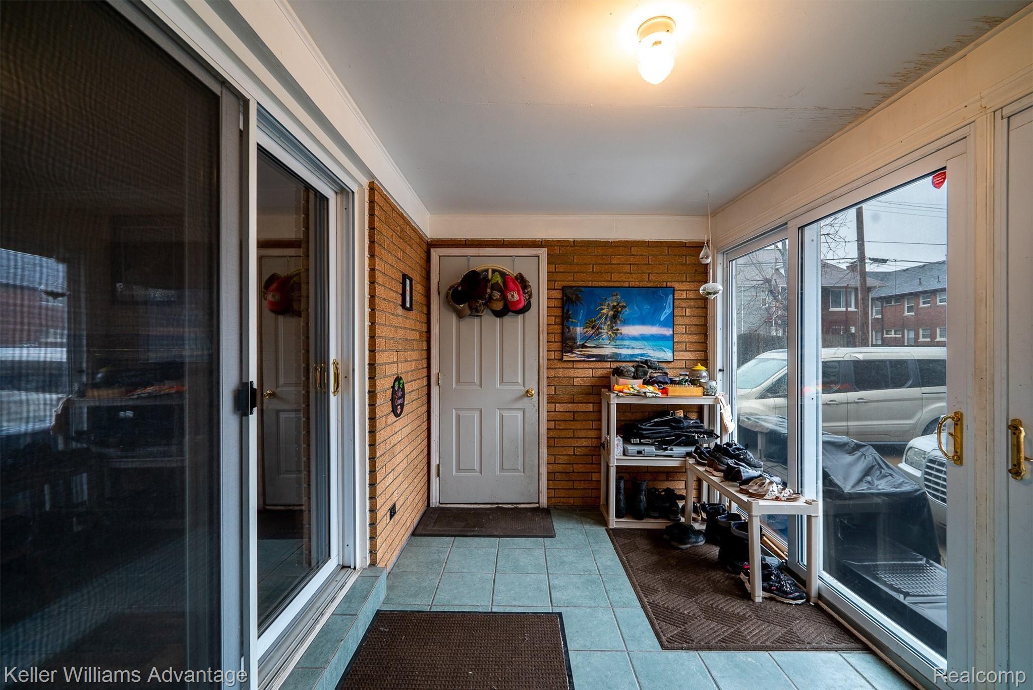 945 Barrington Road Grosse Pointe, MI 48230 - Photo 29 of 41 BarringtonRd_945_Mudd 1.jpg