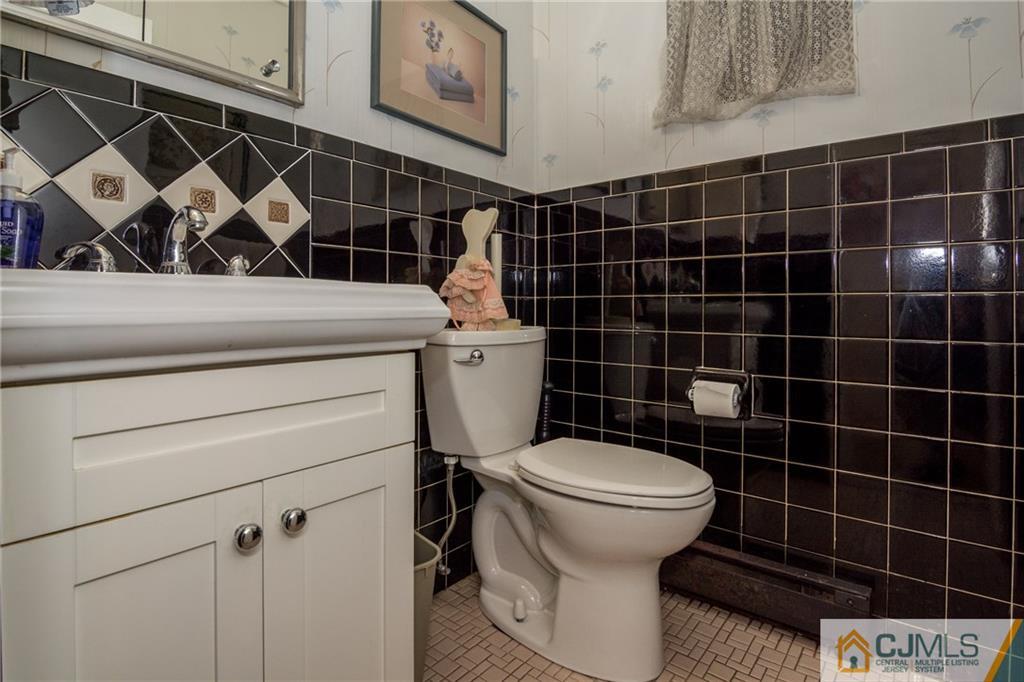 240 Hamlin Road North Brunswick, NJ 08902 - Photo 10 of 24 a bathroom with a toilet and a sink