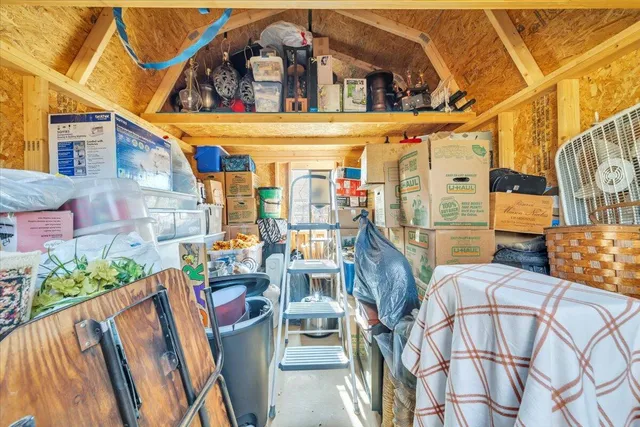 a view of entryway with outdoor seating