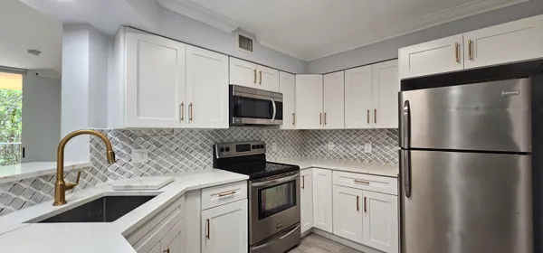 $2,800 | 400 Scotia Drive, Unit 203, Hypoluxo, FL 33462