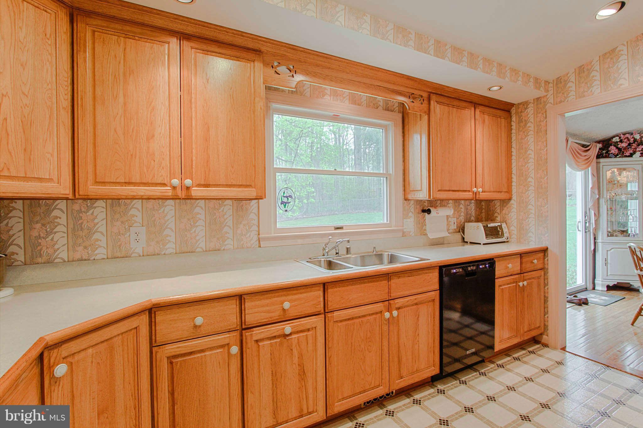 11905 Appling Valley Road Fairfax, VA 22030 - Photo 12 of 29 Kitchen