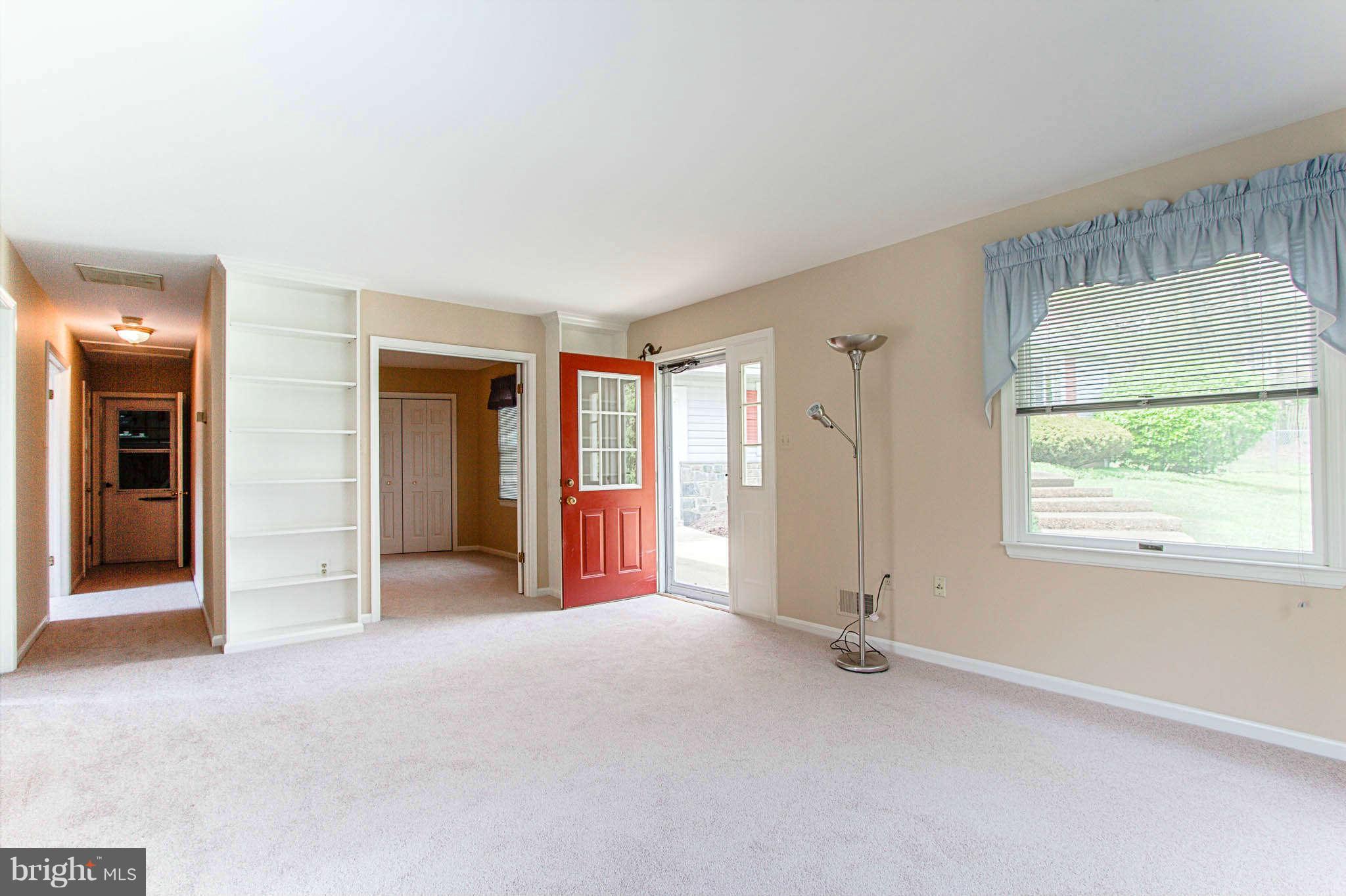 11905 Appling Valley Road Fairfax, VA 22030 - Photo 24 of 29 Living Room