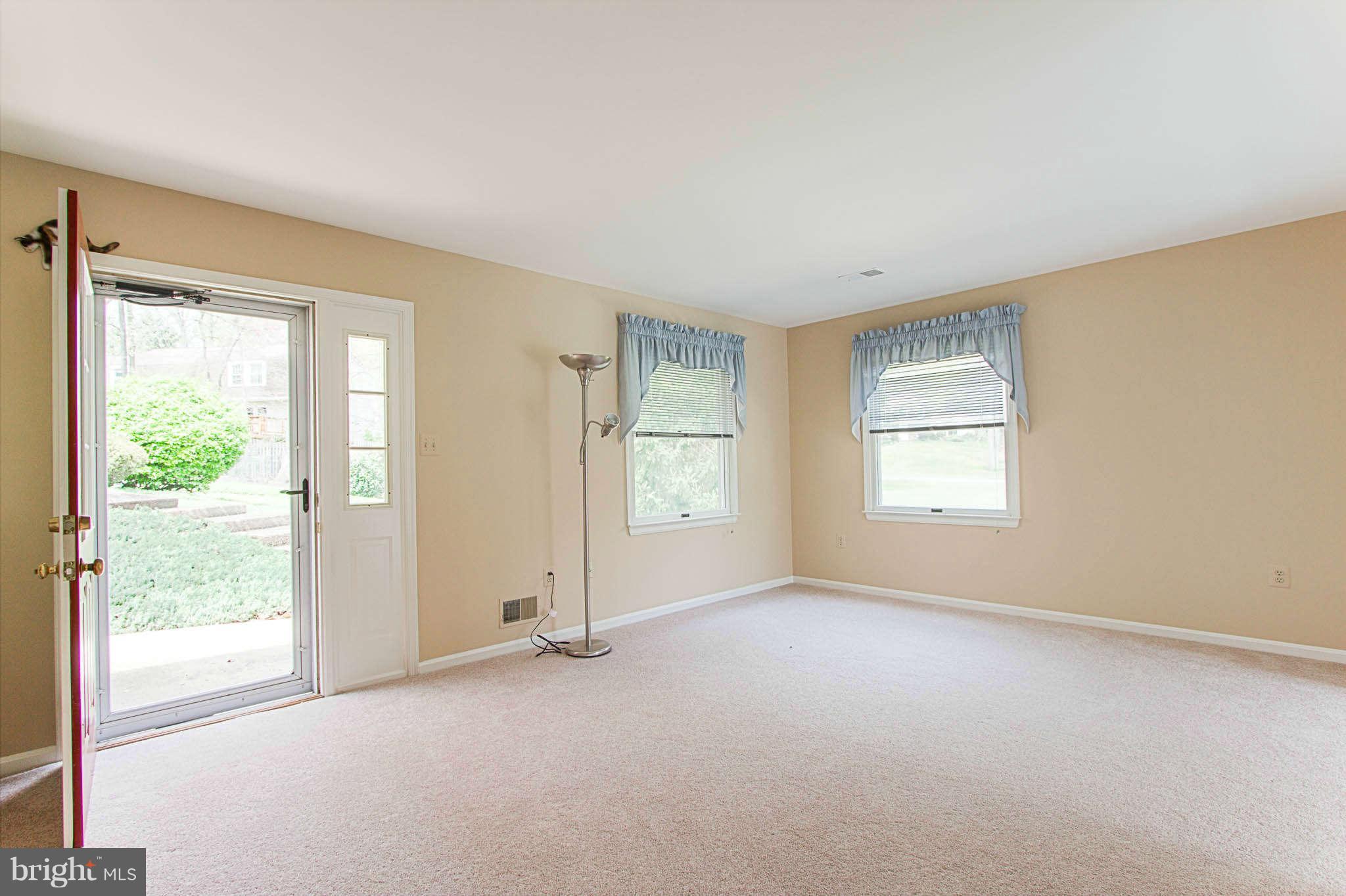 11905 Appling Valley Road Fairfax, VA 22030 - Photo 25 of 29 Living Room