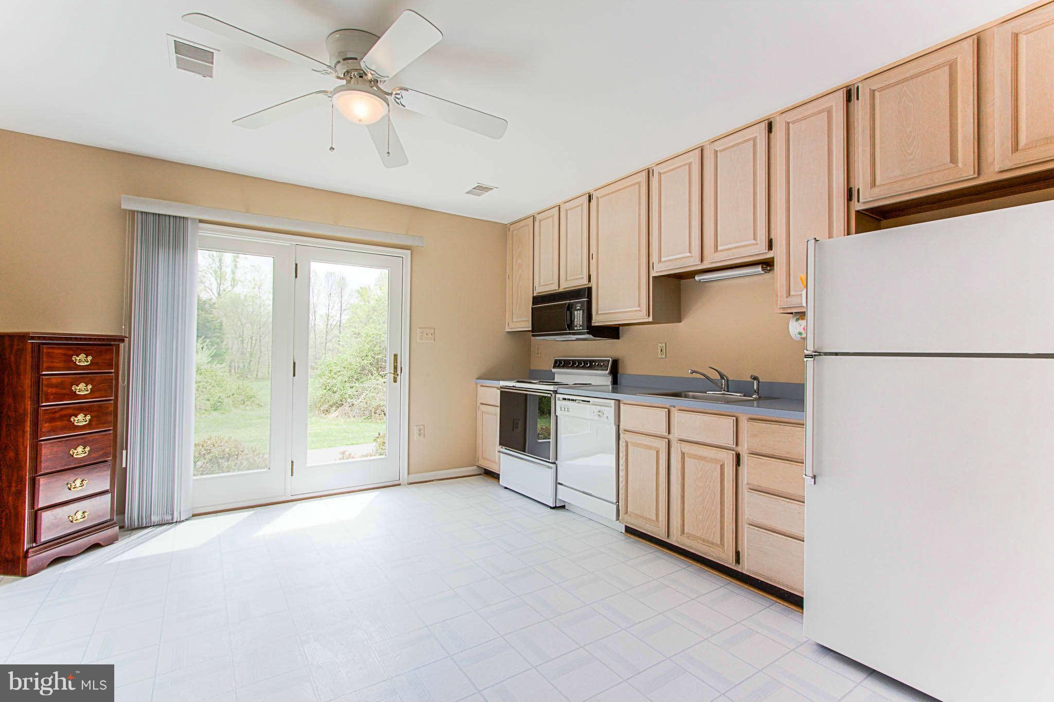 11905 Appling Valley Road Fairfax, VA 22030 - Photo 26 of 29 Kitchen