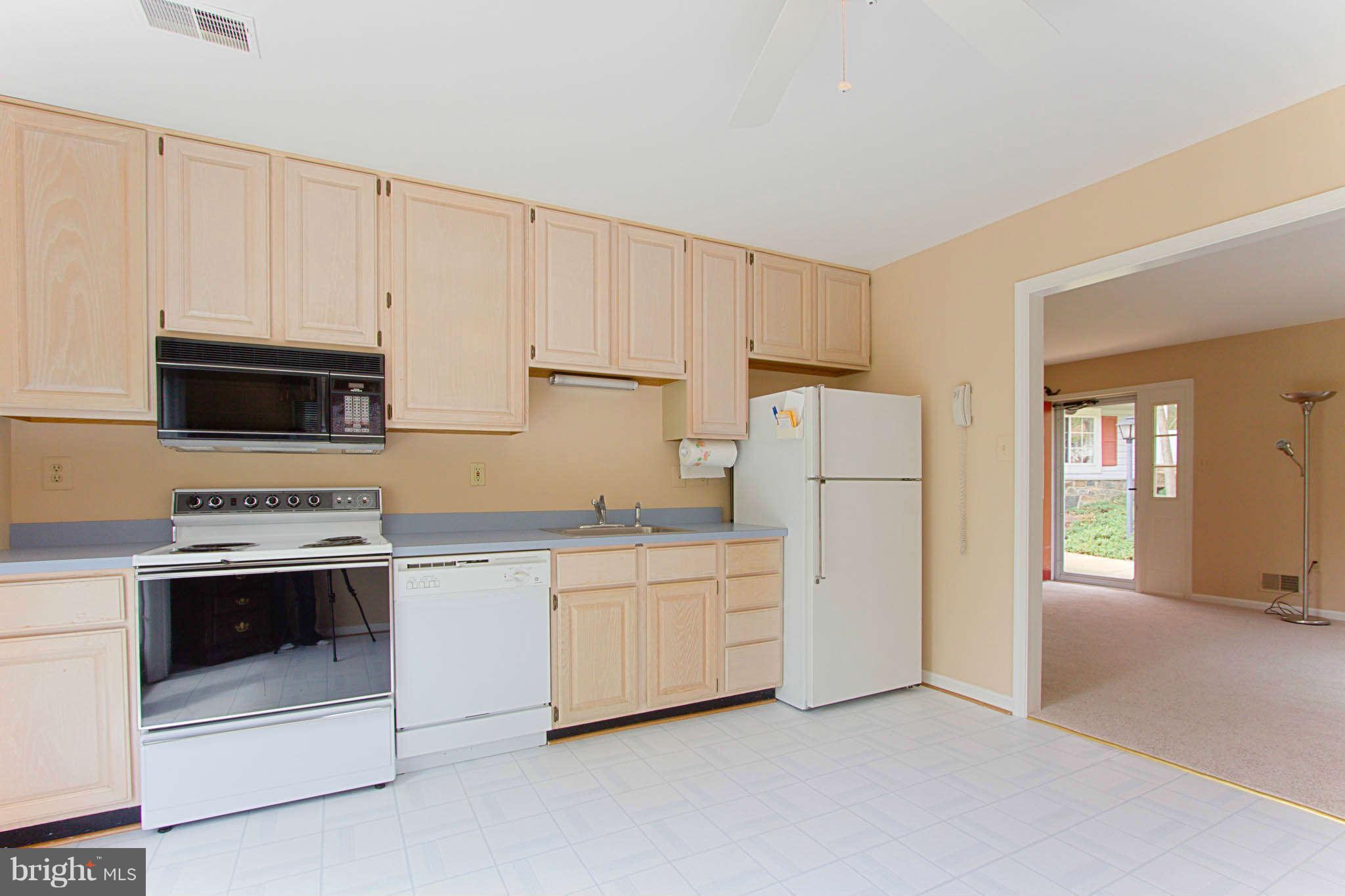 11905 Appling Valley Road Fairfax, VA 22030 - Photo 27 of 29 Kitchen