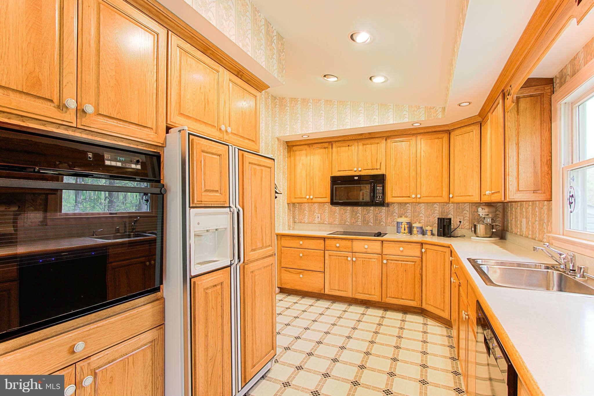 11905 Appling Valley Road Fairfax, VA 22030 - Photo 10 of 29 Kitchen