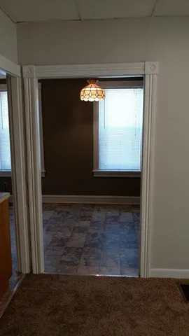 a view of empty room with window