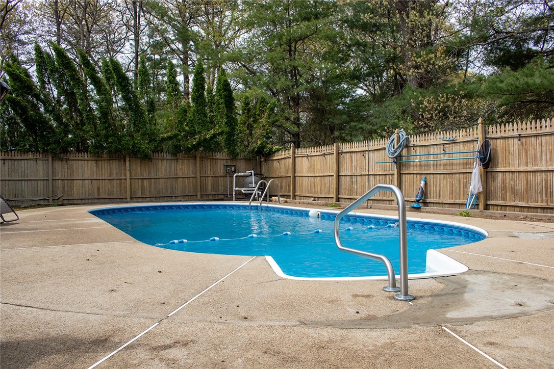 27 Club House Road Coventry, RI 02816 - Photo 5 of 48