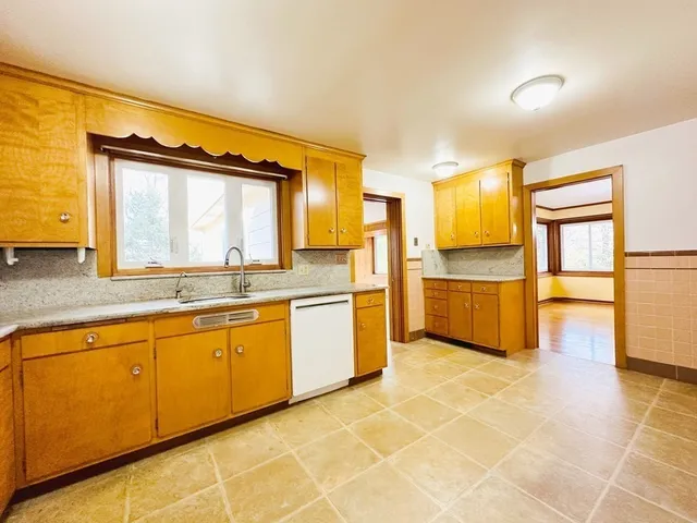 $4,500 | 5 Crest Drive West, Dover, MA 02030