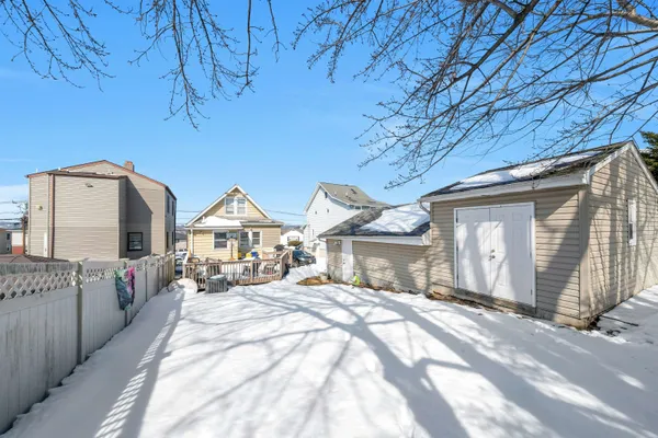 $3,300 | 632 Chase Avenue, Unit 2, Lyndhurst, NJ 07071