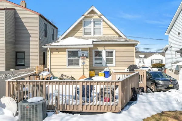 $3,300 | 632 Chase Avenue, Unit 2, Lyndhurst, NJ 07071