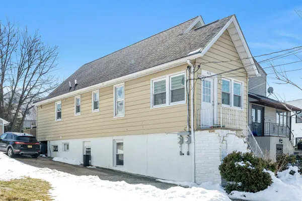 $3,300 | 632 Chase Avenue, Unit 2, Lyndhurst, NJ 07071