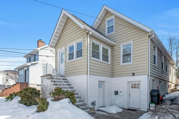 $3,300 | 632 Chase Avenue, Unit 2, Lyndhurst, NJ 07071