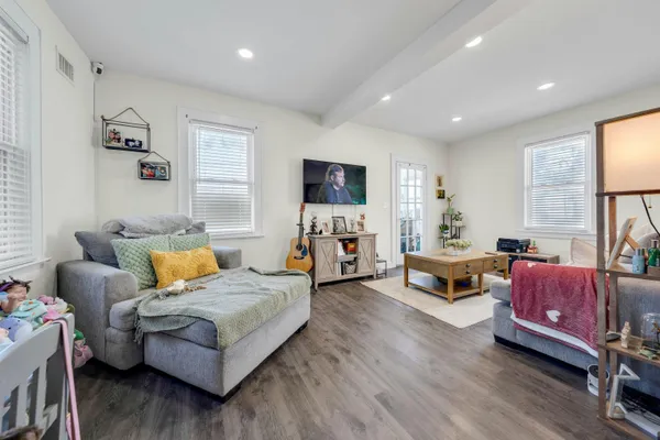 $3,300 | 632 Chase Avenue, Unit 2, Lyndhurst, NJ 07071