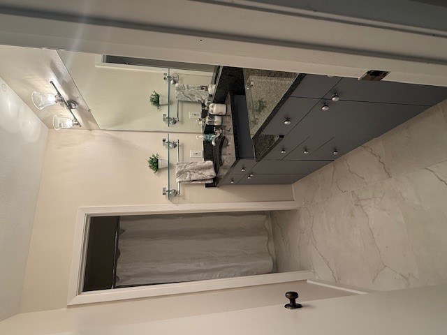 1501 Barton Springs Road, Unit 231 Austin, TX 78704 - Photo 14 of 23 Primary bathroom on main floor.