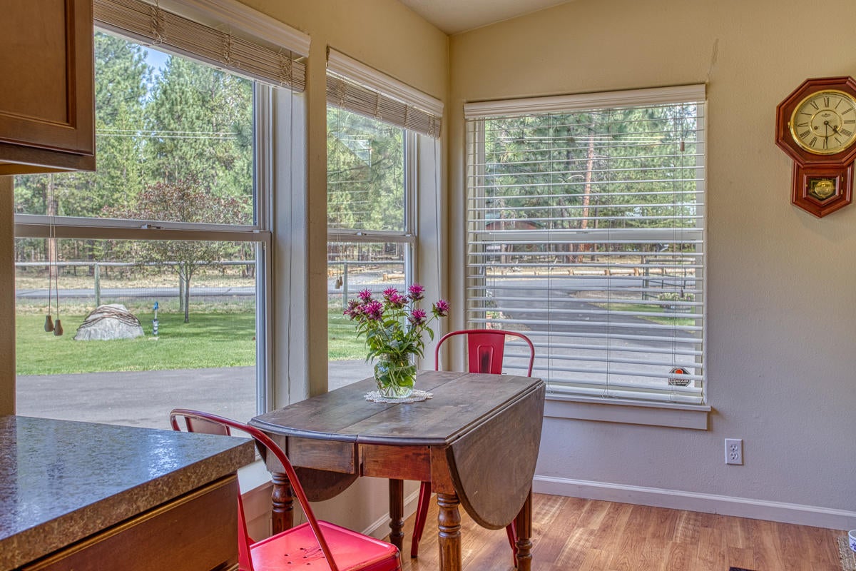 55915 Blue Eagle Road Bend, OR 97707 - Photo 11 of 31 Breakfast nook