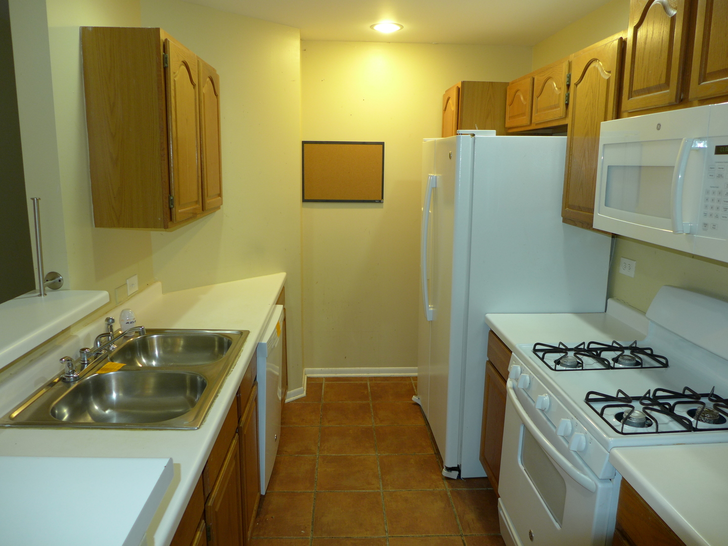 812 Maple Lane Wheeling, IL 60090 - Photo 3 of 13