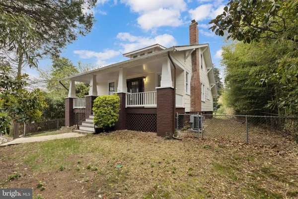 $1,025,000 | 2417 Washington Boulevard, Arlington, VA 22201