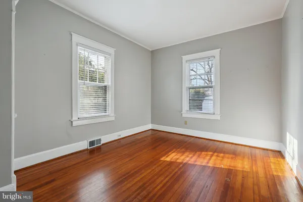 $1,025,000 | 2417 Washington Boulevard, Arlington, VA 22201