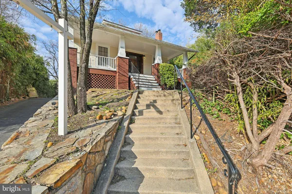$1,025,000 | 2417 Washington Boulevard, Arlington, VA 22201