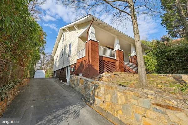 $1,025,000 | 2417 Washington Boulevard, Arlington, VA 22201
