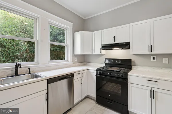 $1,025,000 | 2417 Washington Boulevard, Arlington, VA 22201