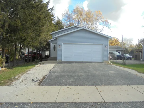 $2,595 | 1511 North Lotus Drive, Round Lake Beach, IL 60073