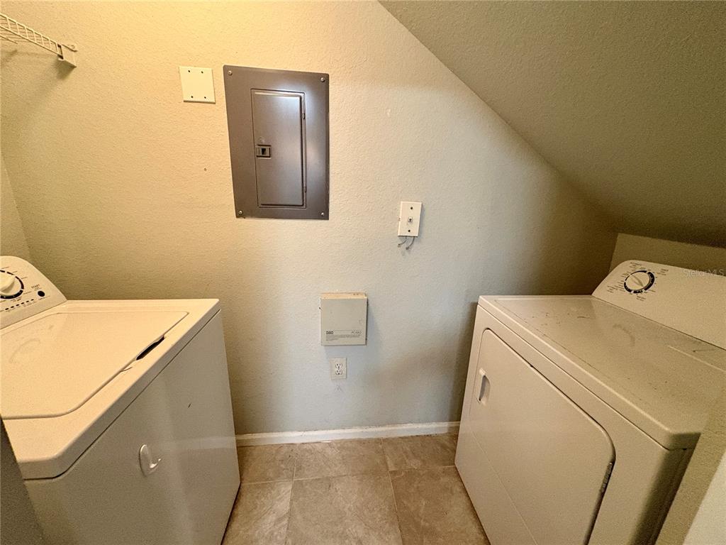 2199 Chianti Place, Unit 918 Palm Harbor, FL 34683 - Photo 13 of 23 a utility room with dryer and washer