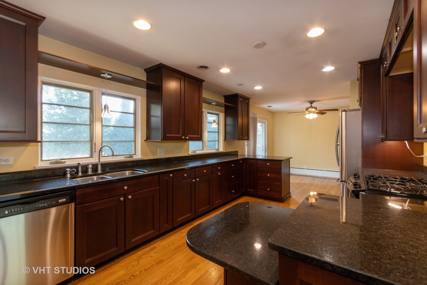 410 Prairie Avenue Naperville, IL 60540 - Photo 8 of 22