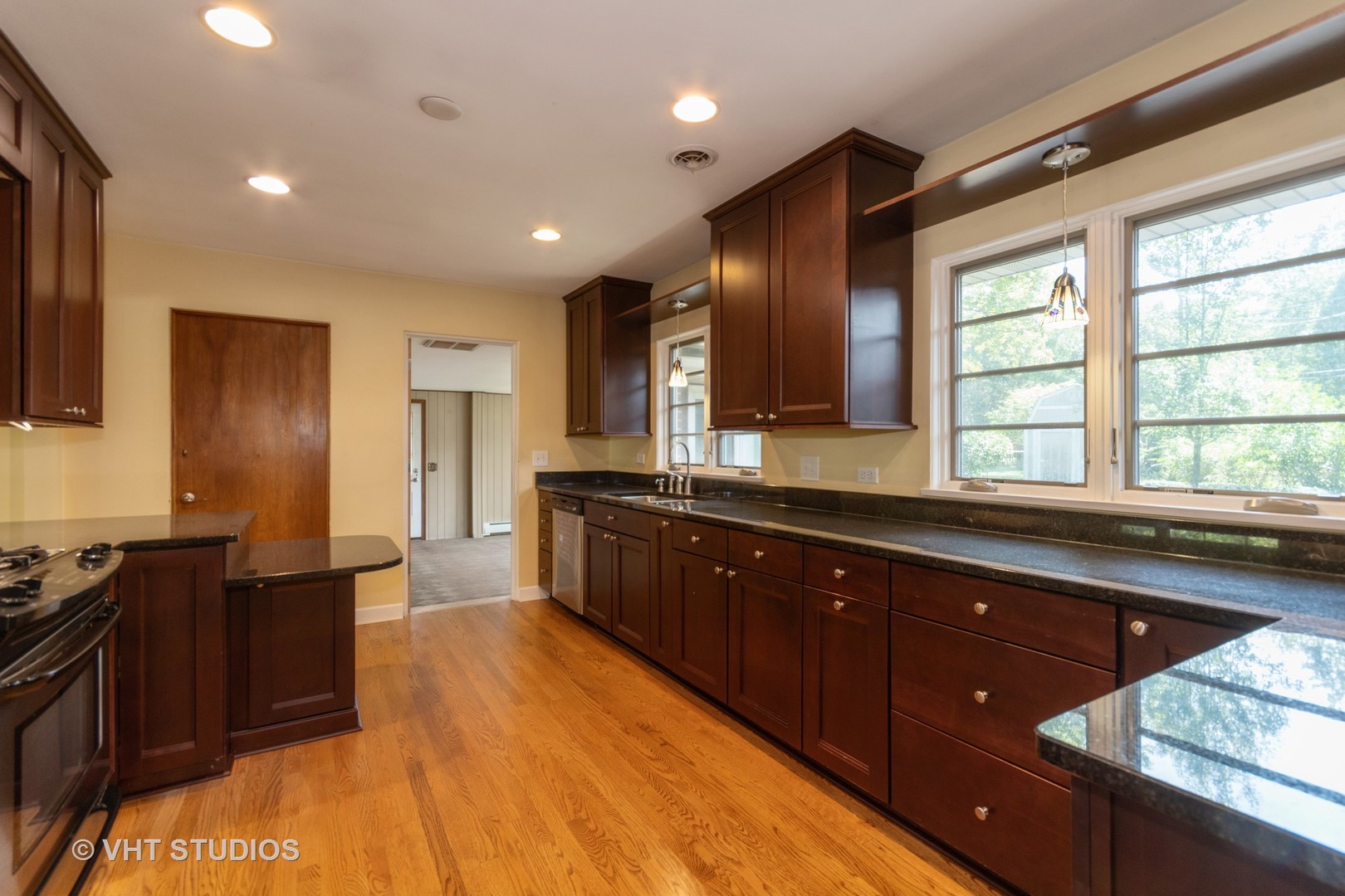 410 Prairie Avenue Naperville, IL 60540 - Photo 9 of 22