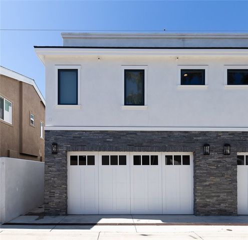 a view of a back yard of the house