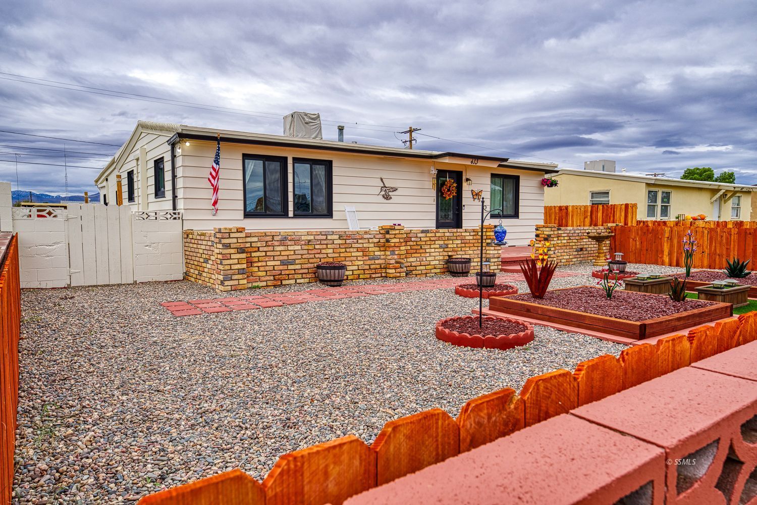 413 North Helena Street Ridgecrest, CA 93555 - Photo 39 of 42 a front view of house with outdoor seating
