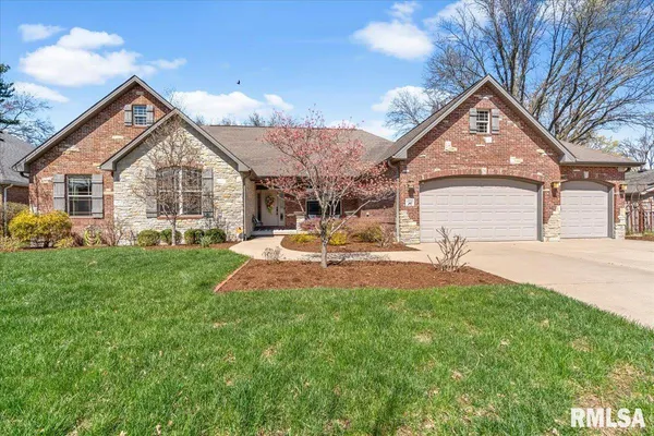 $575,000 | 2211 Wydown Avenue, Springfield, IL 62704