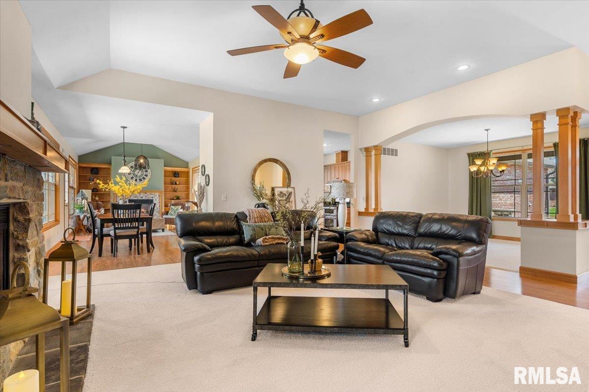 2211 Wydown Avenue Springfield, IL 62704 - Photo 11 of 48