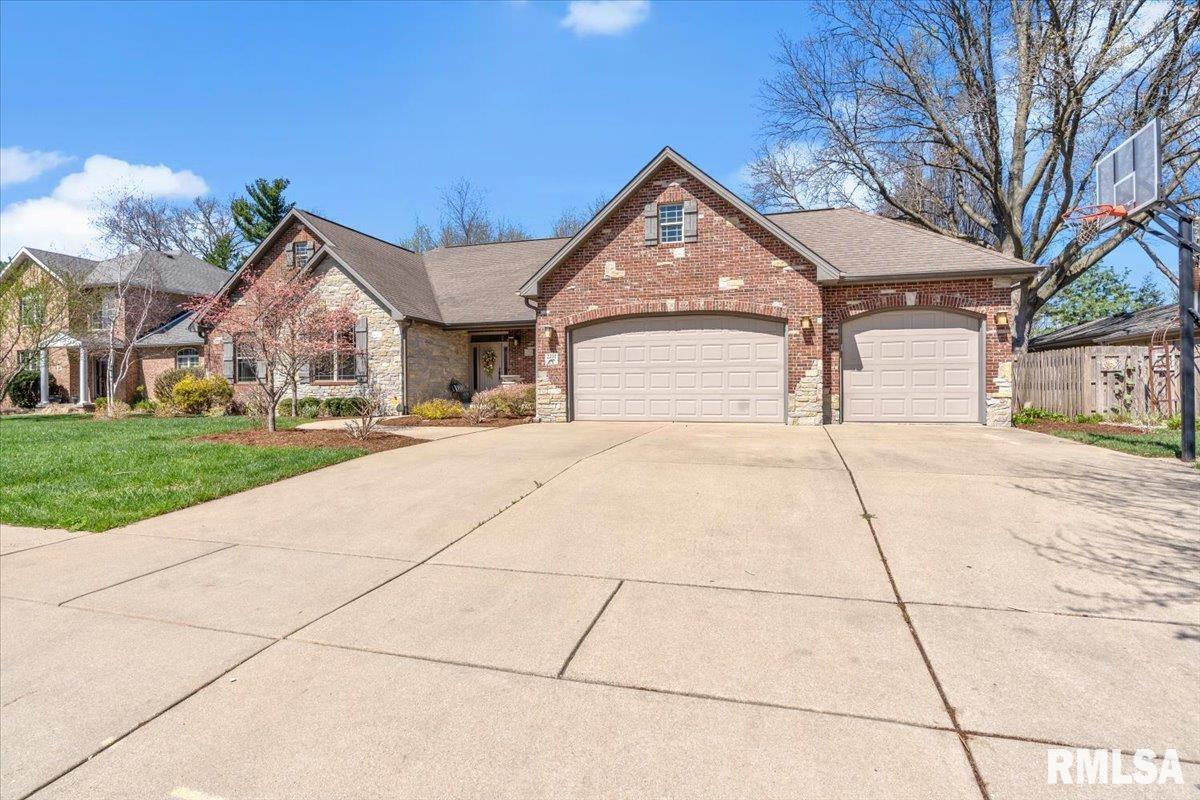 2211 Wydown Avenue Springfield, IL 62704 - Photo 4 of 48